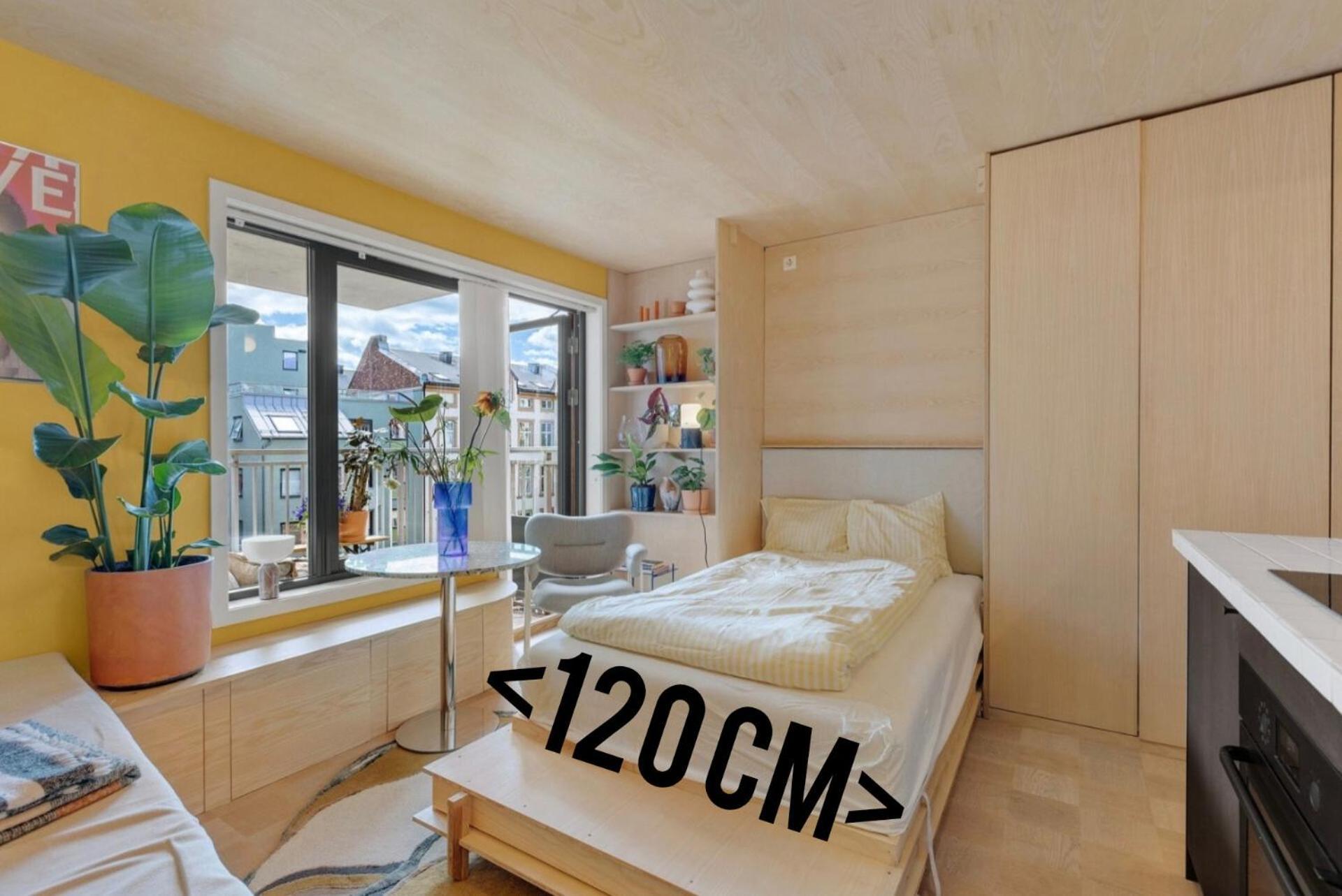 Stylish With Sunny Balcony *